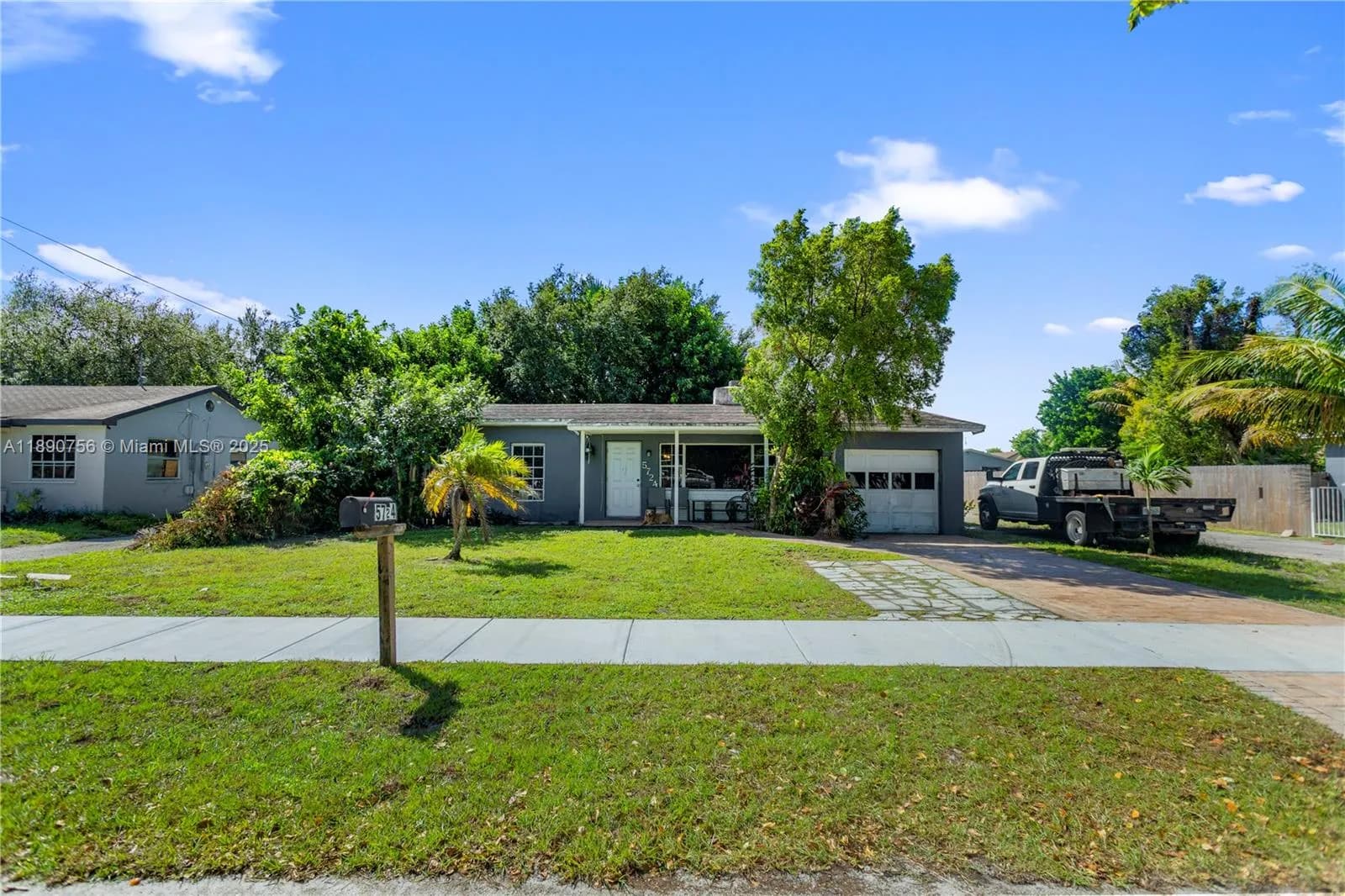 5724 Mckinley St, Hollywood FL 33021