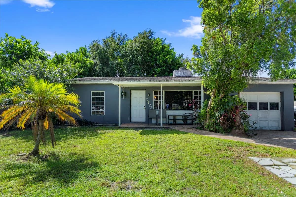 5724 Mckinley St, Hollywood FL 33021