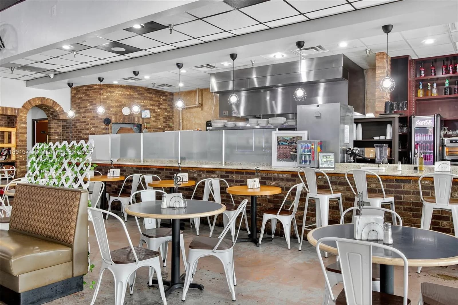 Restaurant and Bar For Sale in Coral Springs, Coral Springs FL 33071