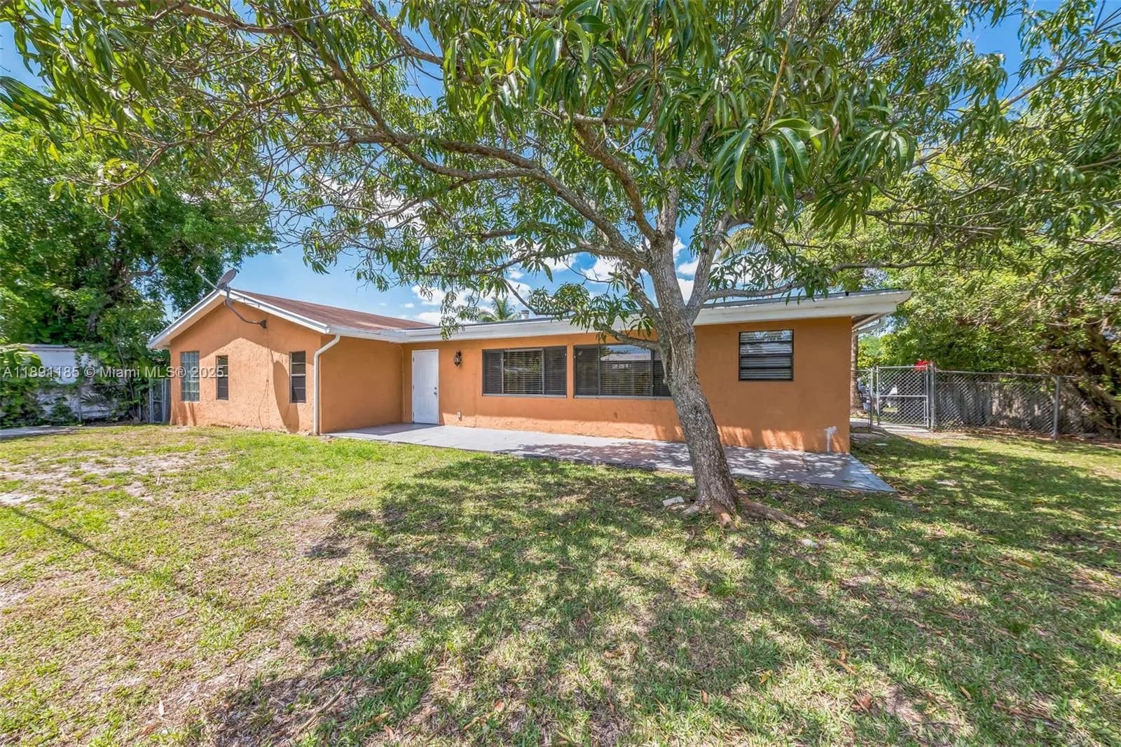 10108 S Windtree Ln S, Boca Raton FL 33428