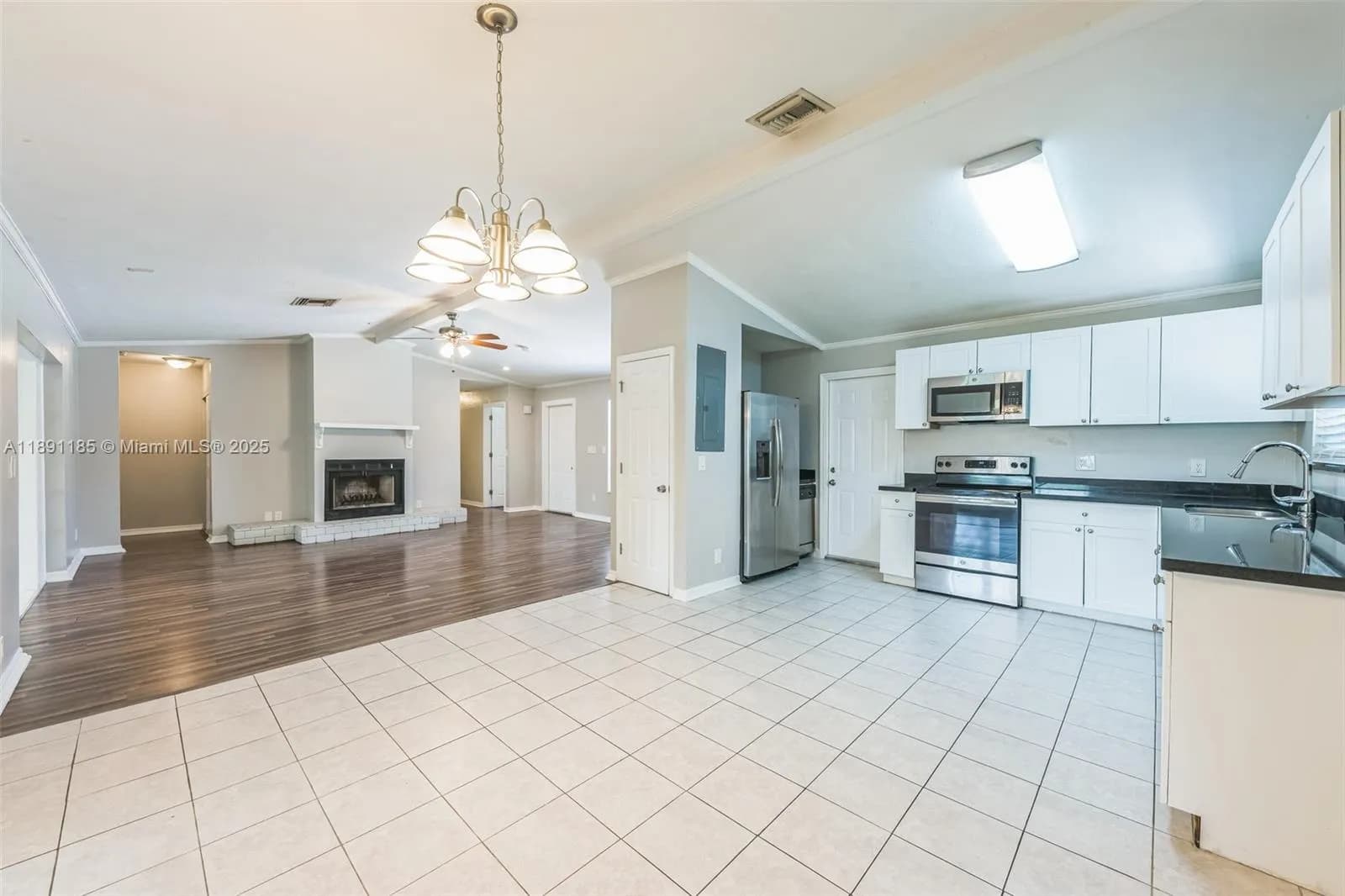 10108 S Windtree Ln S, Boca Raton FL 33428