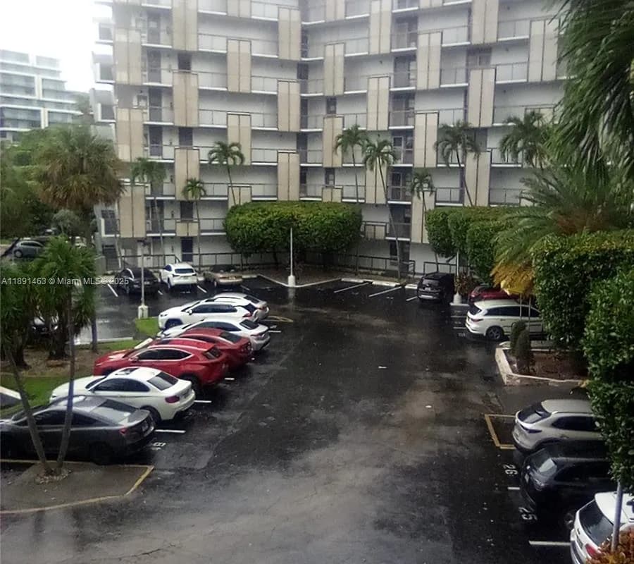 20400 W Country Club Dr # 209, Aventura FL 33180