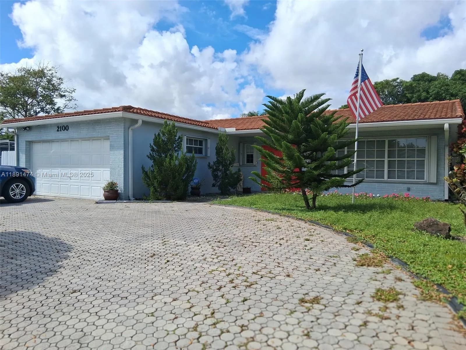 3 bedroom 2 bath for sale at 2100 N 54th Ave, Hollywood FL 33021