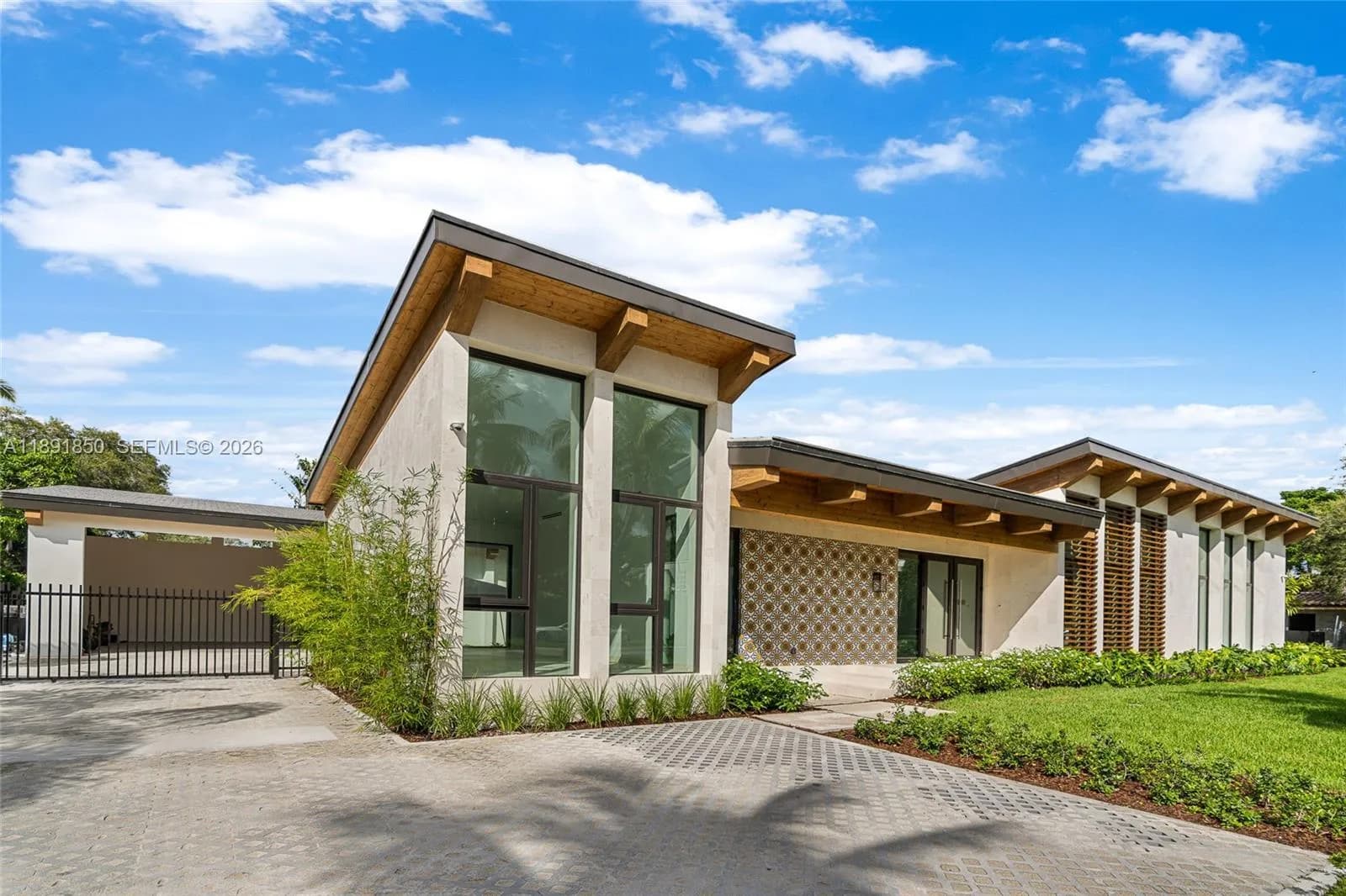 6 bedroom 6 bath for sale at 6716 San Vicente St, Coral Gables FL 33146