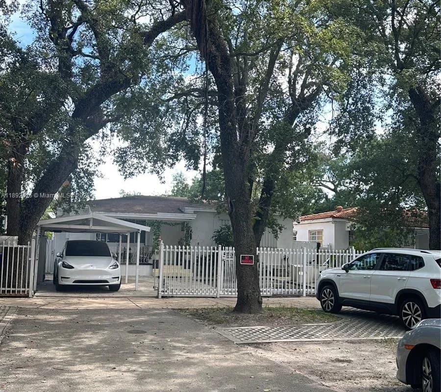 1531 NW 26th Ave, Miami FL 33125