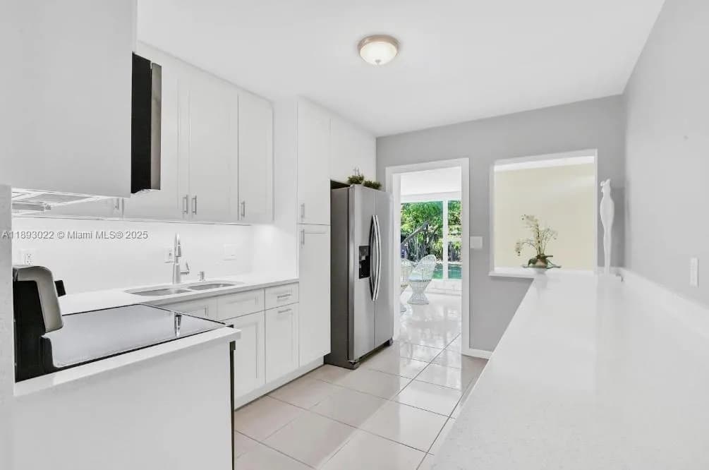 822 Avenida Hermosa, West Palm Beach FL 33405