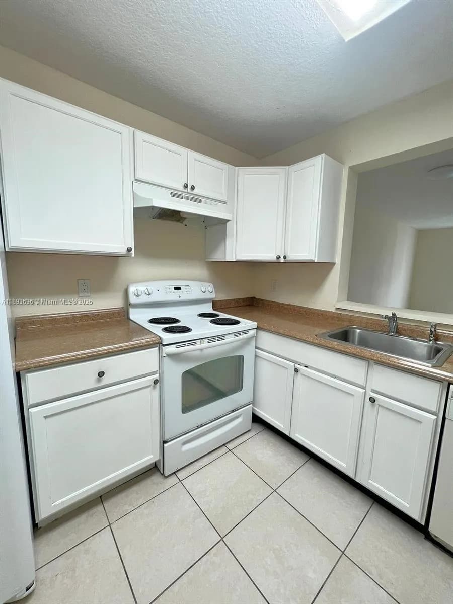 8740 N Sherman Cir # 308, Miramar FL 33025