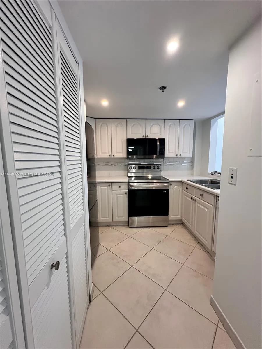 540 Brickell Key Dr # 302, Miami FL 33131