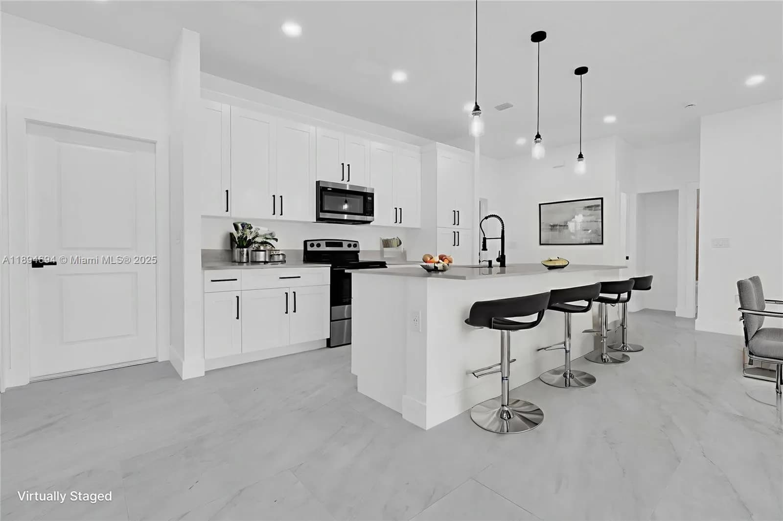 1109 EDGEWOOD ST E, Lehigh Acres FL 33974