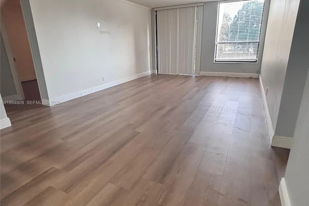 8050 W Mcnab Rd # 212, Tamarac FL 33321