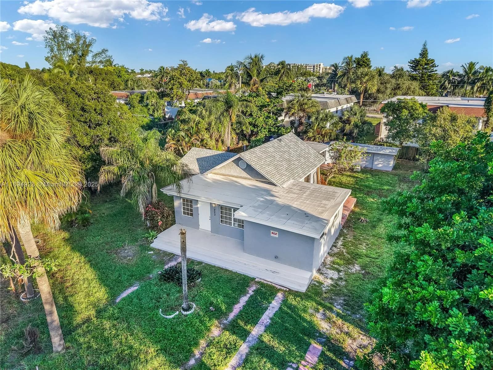 223 SW 1st Ct, Pompano Beach FL 33060