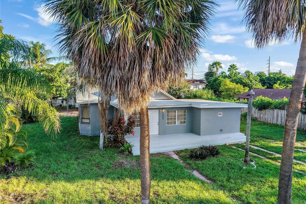 223 SW 1st Ct, Pompano Beach FL 33060