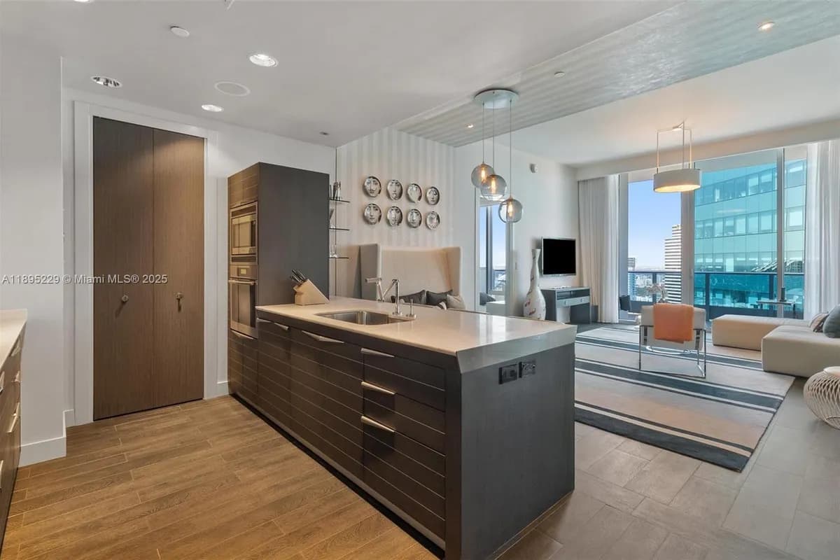 200 Biscayne Boulevard Way # 5211, Miami FL 33131