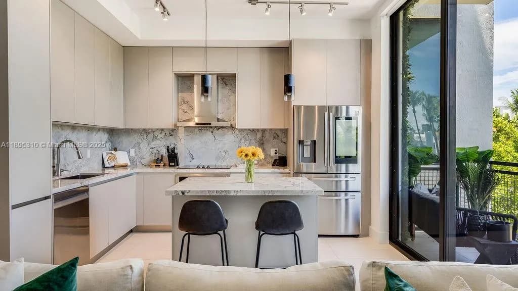 1030 15th St # 201, Miami Beach FL 33139