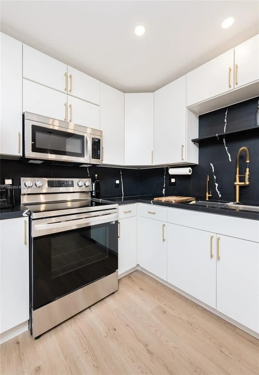 600 Three Islands Blvd # 214, Hallandale Beach FL 33009