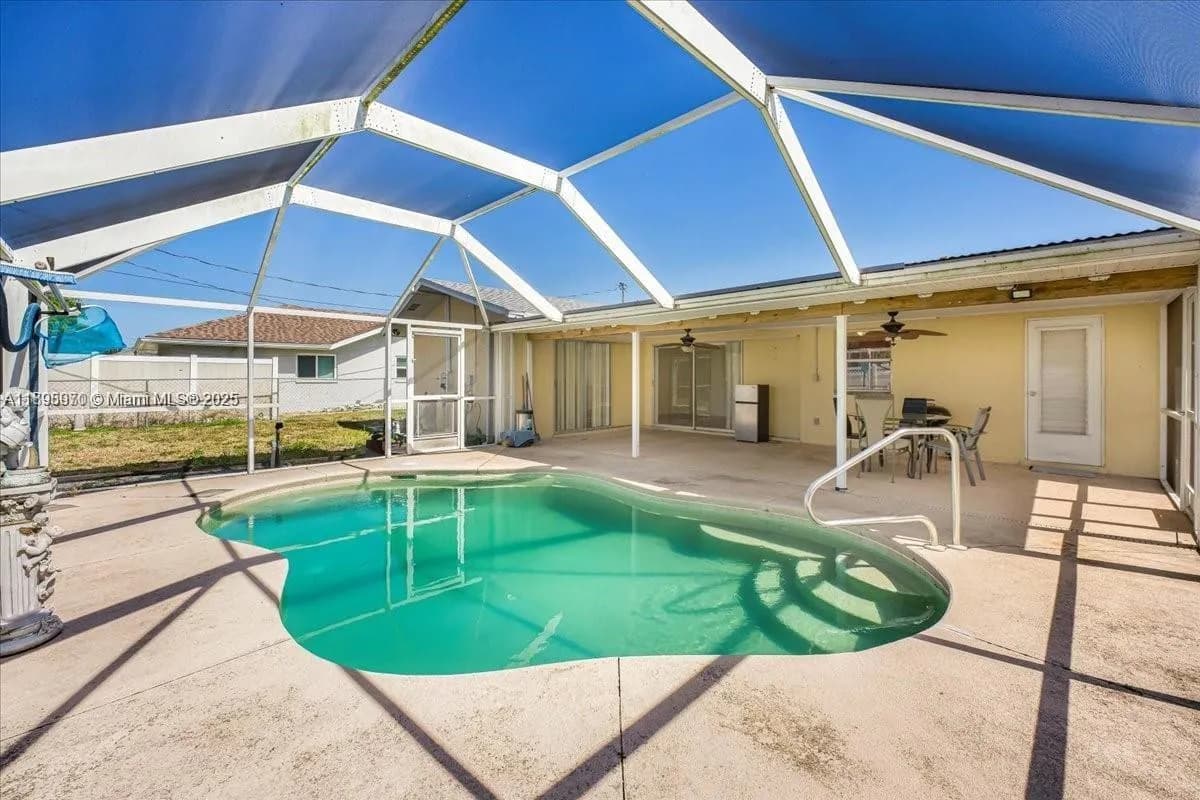 915 SE 20th ST, Cape Coral FL 33990