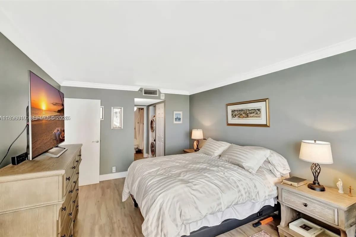 7601 E Treasure Dr # 1410, North Bay Village FL 33141