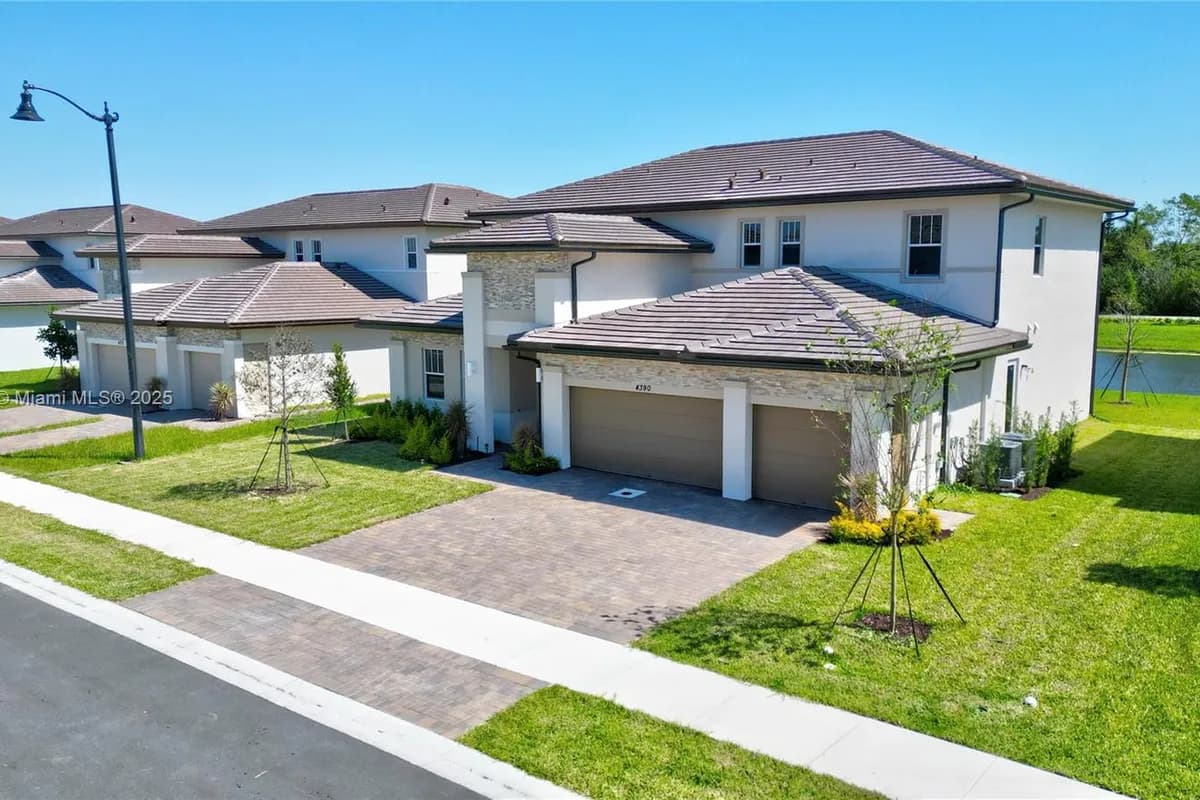 4390 SW 122nd Ter, Davie FL 33330