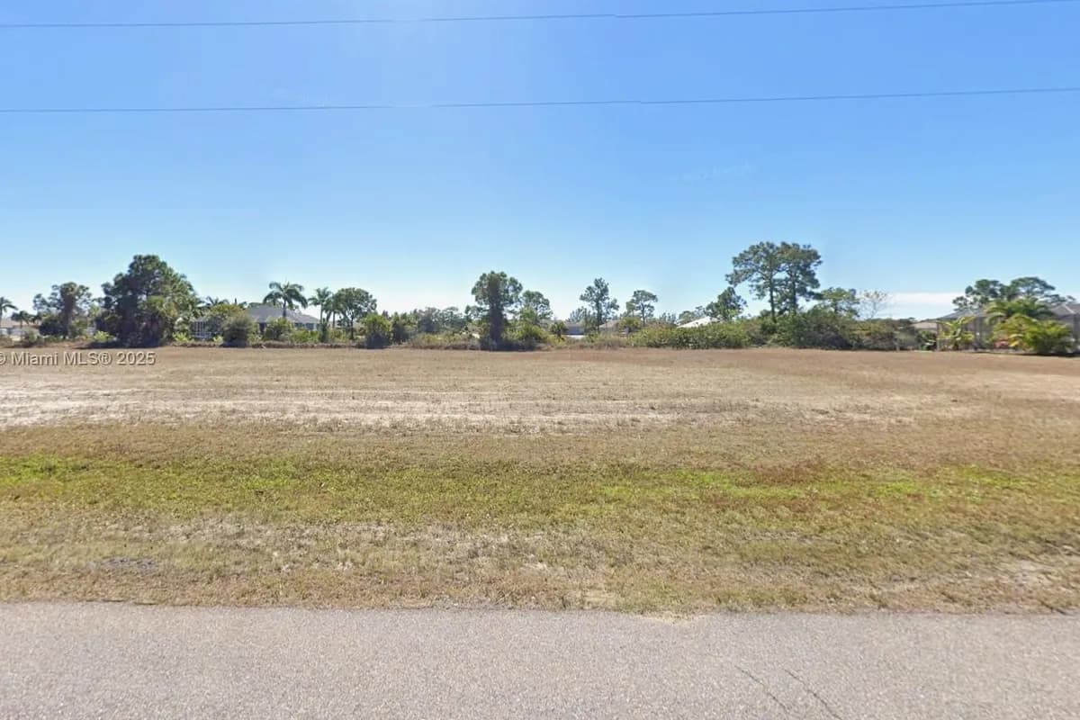 2856 NW 26th St, Cape Coral FL 33993