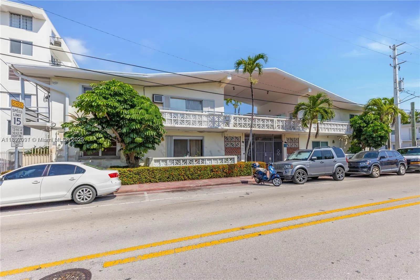 8040 Tatum Waterway Dr # 3, Miami Beach FL 33141