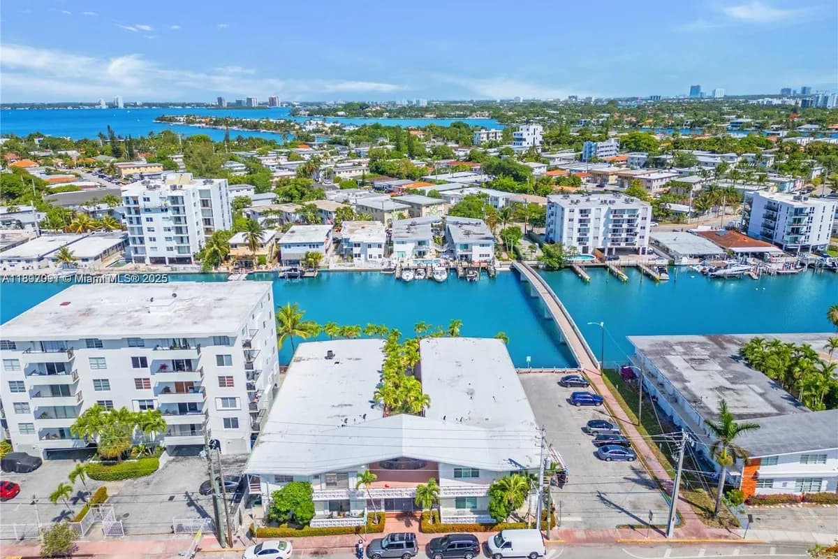 8040 Tatum Waterway Dr # 3, Miami Beach FL 33141