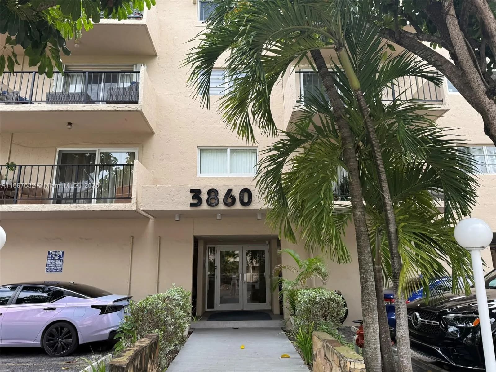 2 bedroom 2 bath for sale at 3860 NE 170th St # 412, North Miami Beach FL 33160