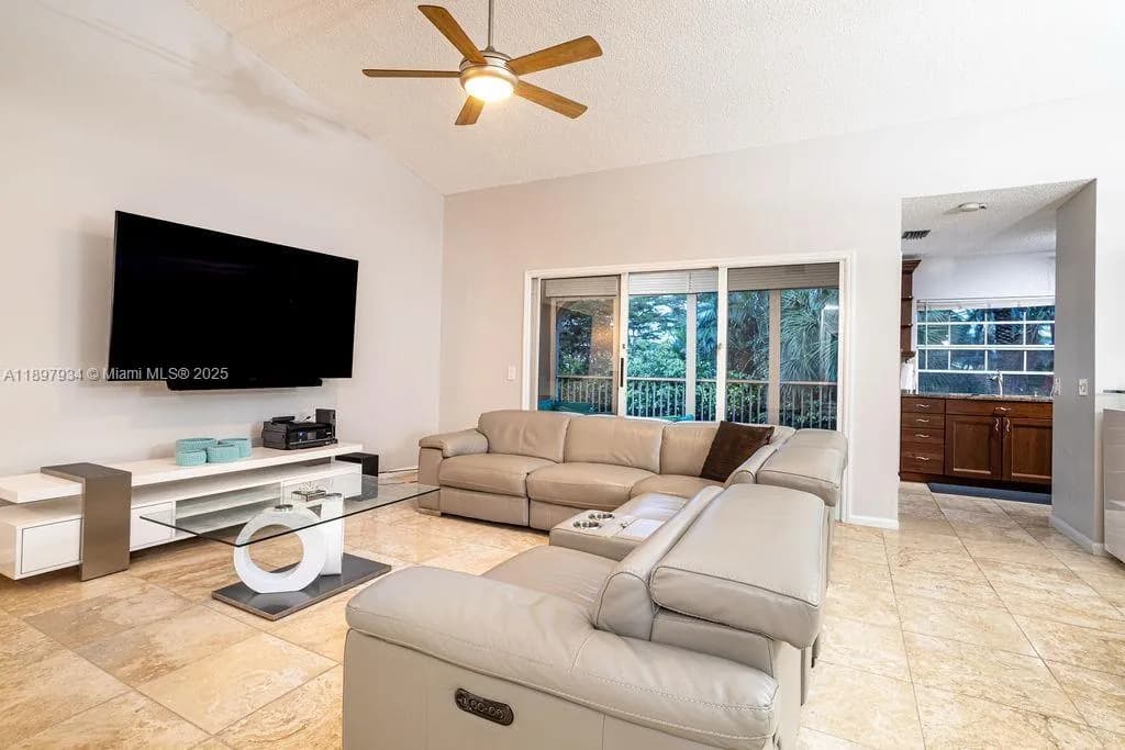6500 Via Regina # 8, Boca Raton FL 33433
