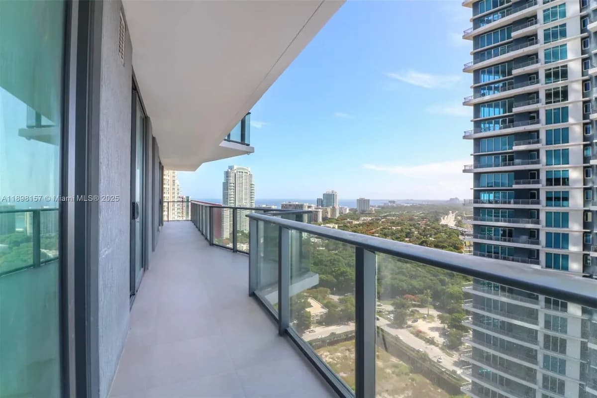 1300 S miami # 2706, Miami FL 33130