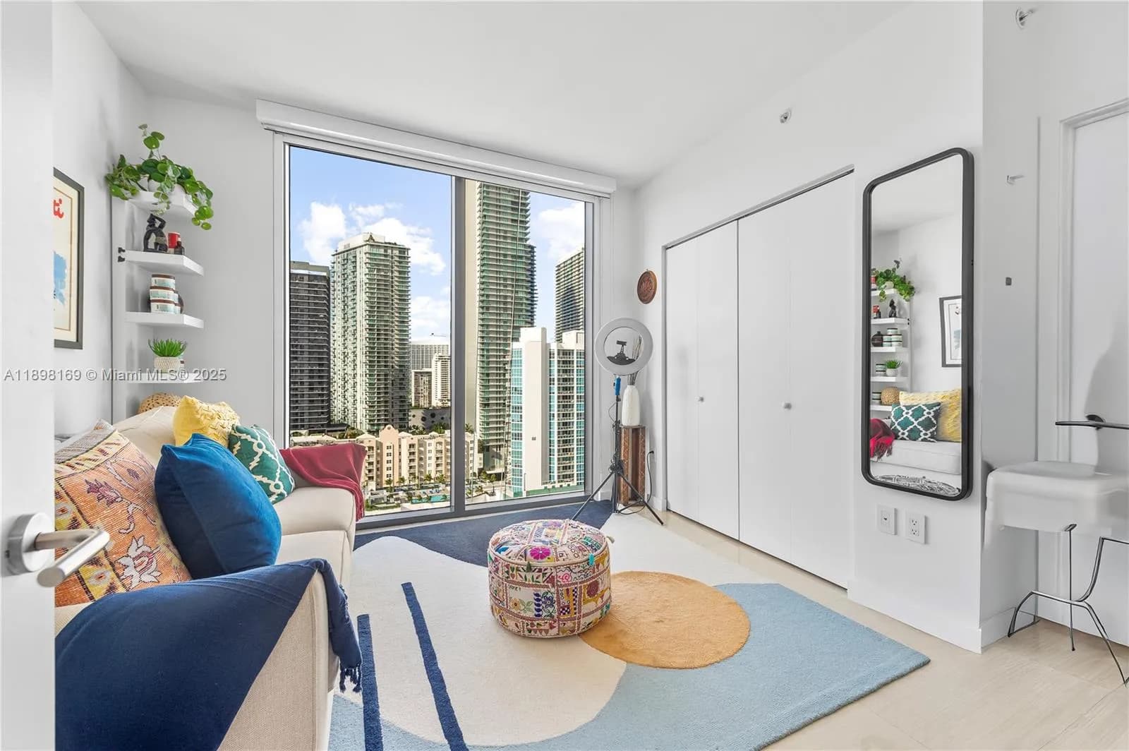 460 NE 28th St # 1901, Miami FL 33137