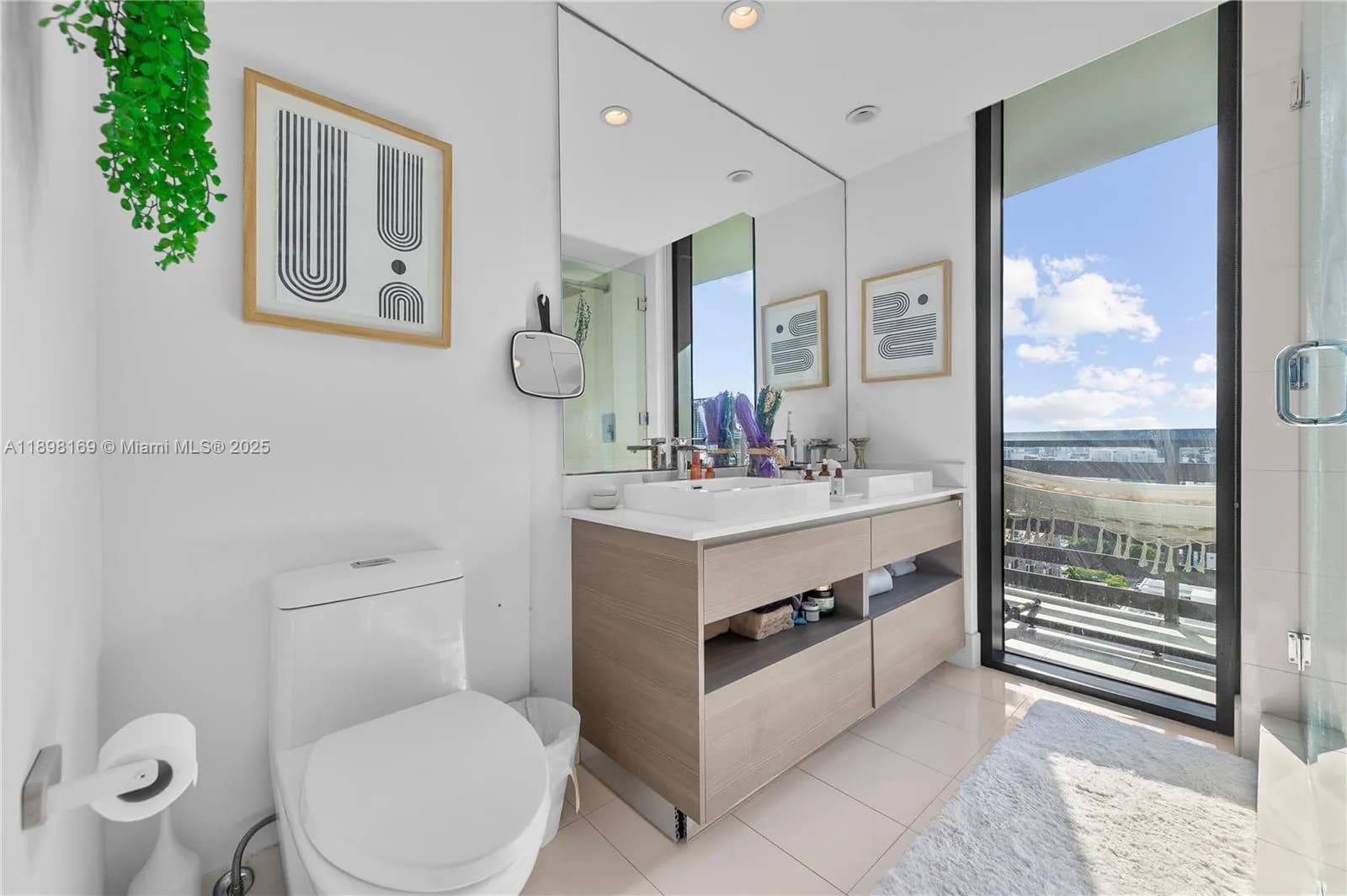 460 NE 28th St # 1901, Miami FL 33137