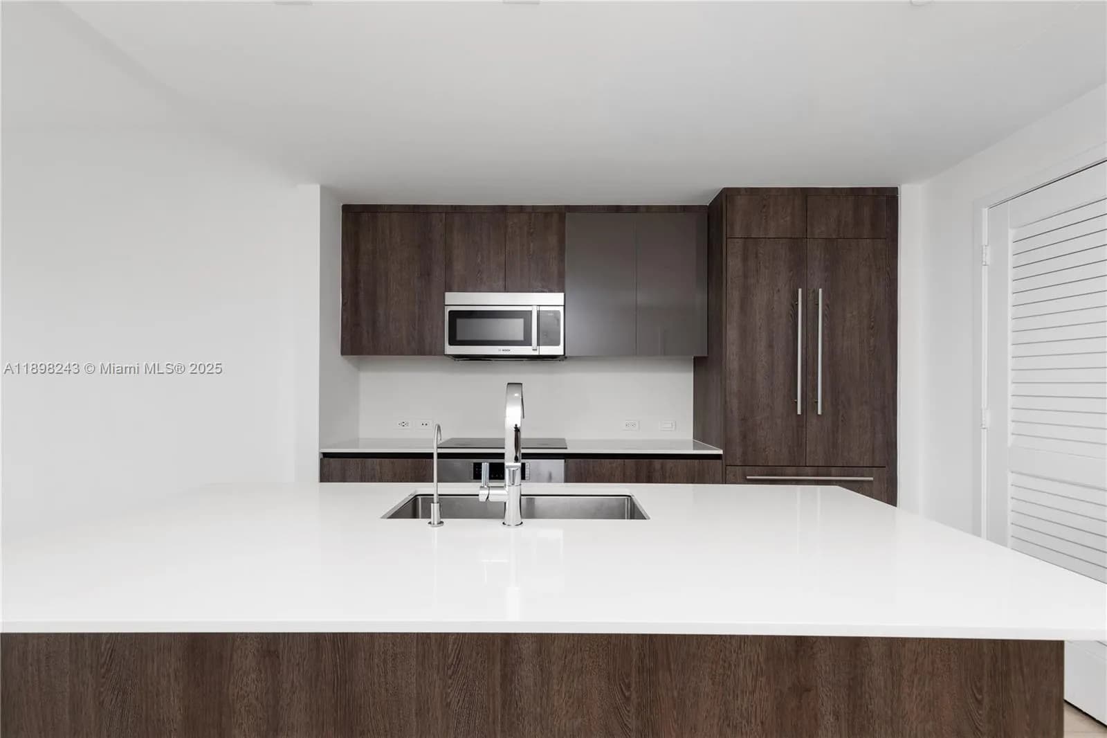 68 SE 6th St # 3906, Miami FL 33131