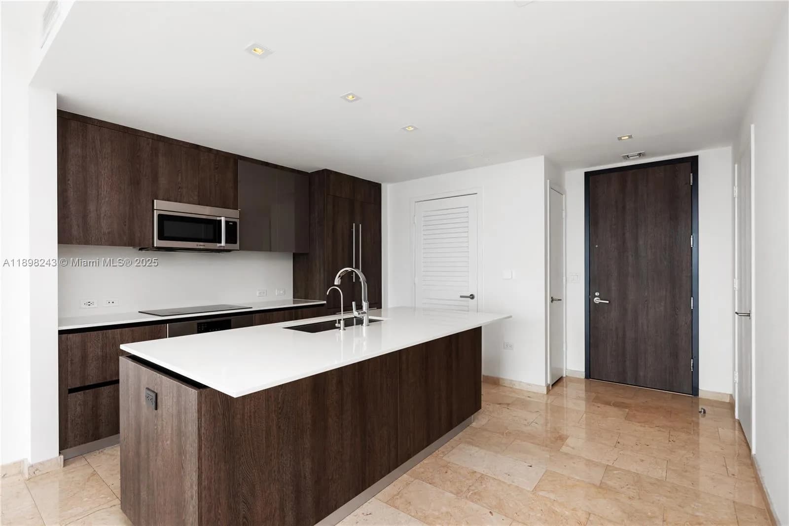 68 SE 6th St # 3906, Miami FL 33131