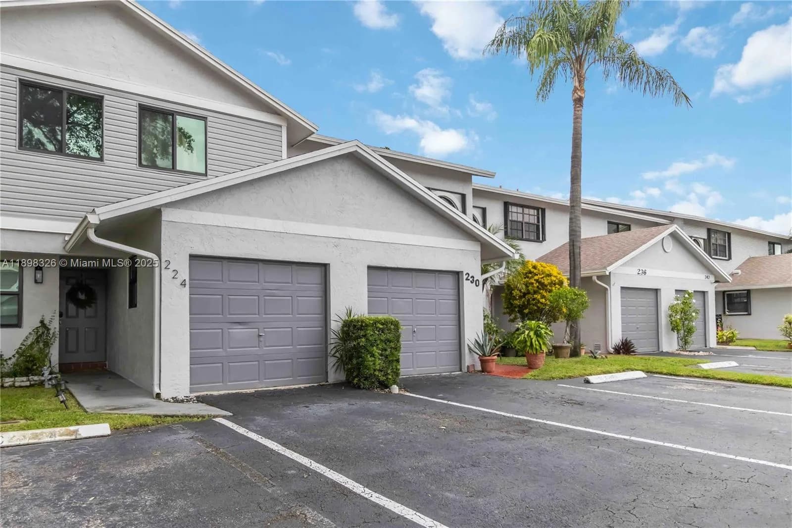 230 NW 106th Ter, Pembroke Pines FL 33026