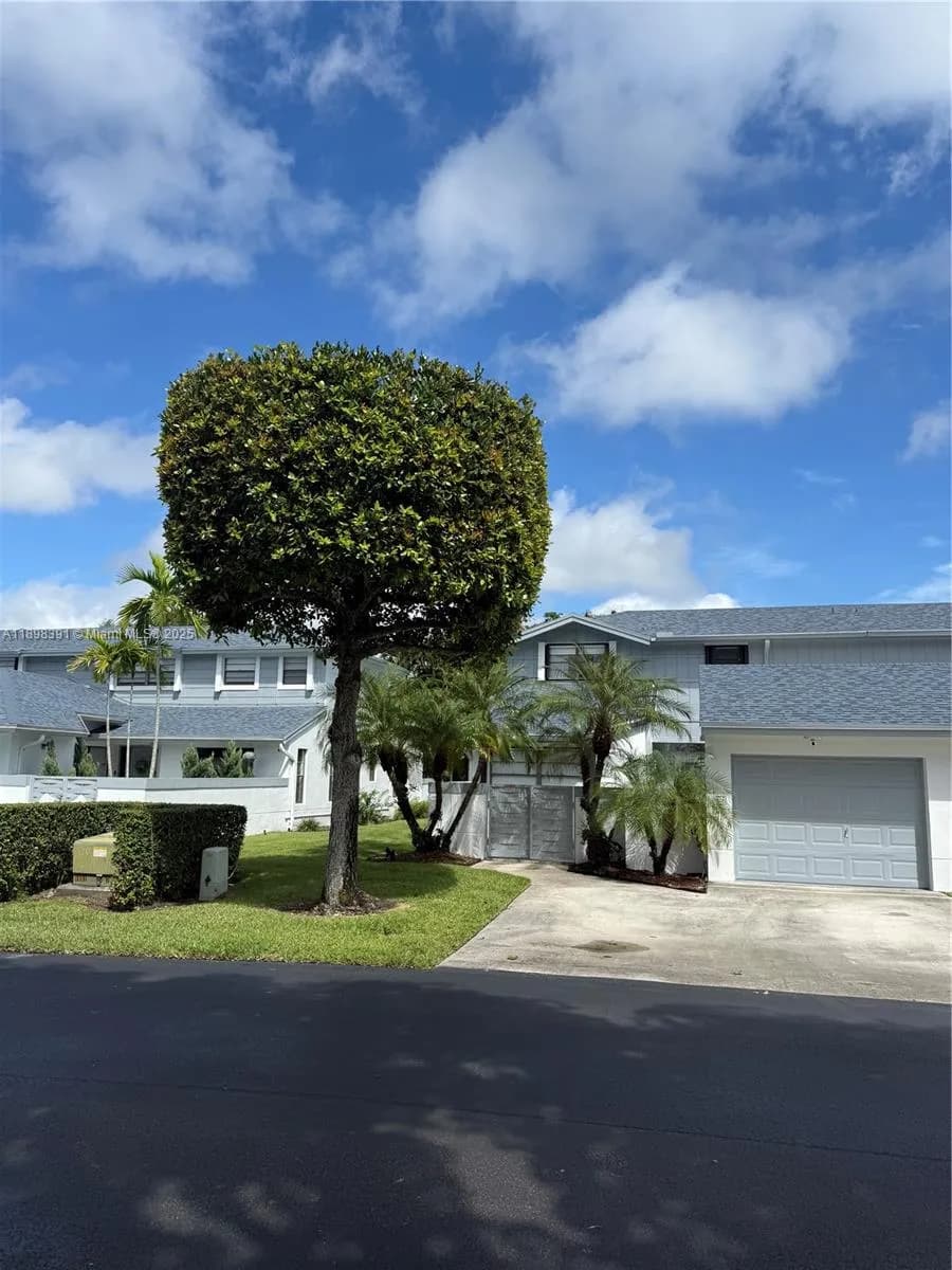 9869 NW 52nd Ter, Doral FL 33178