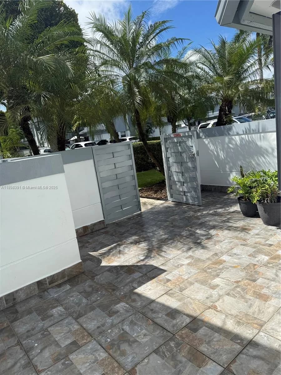 9869 NW 52nd Ter, Doral FL 33178