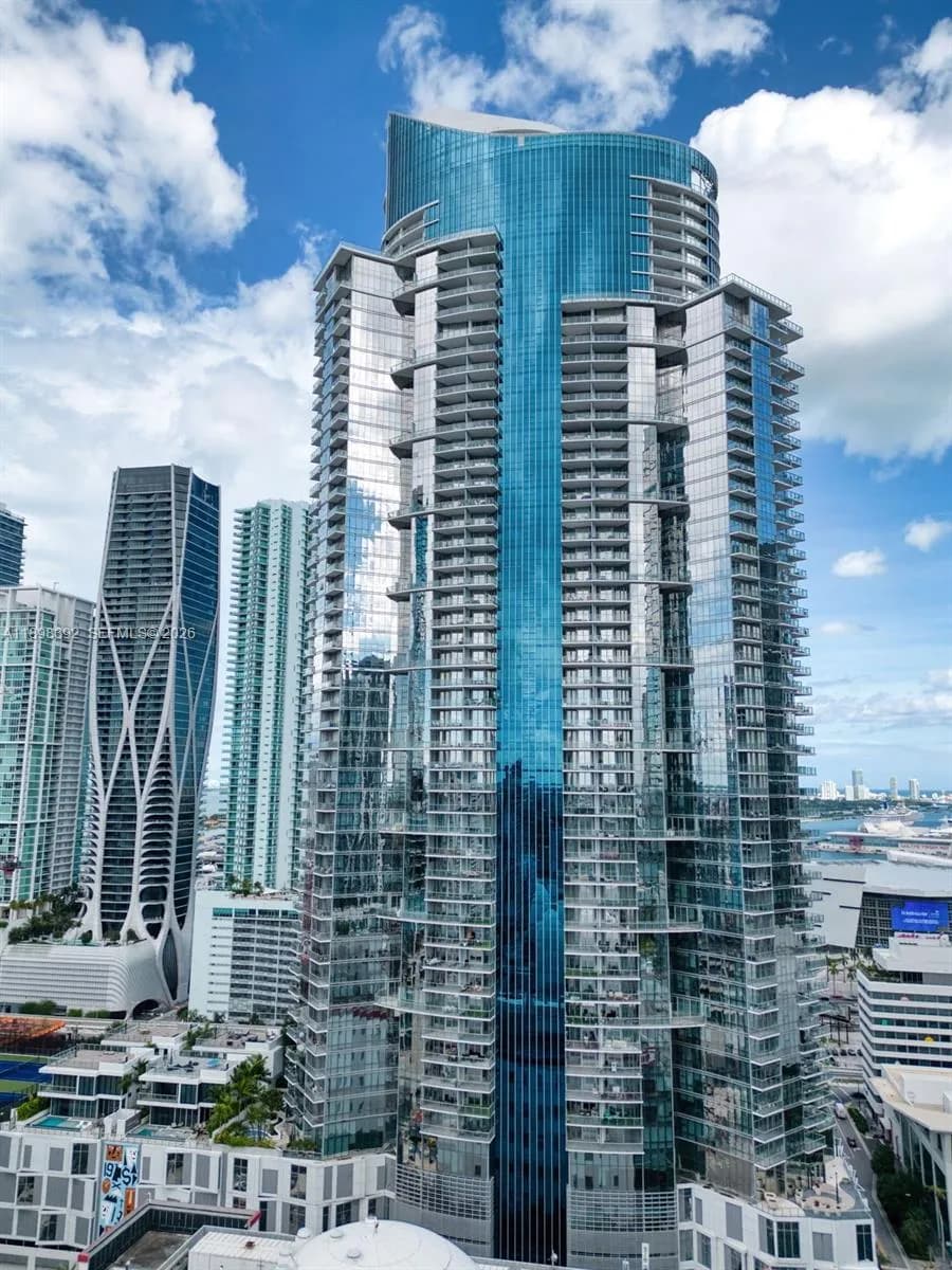 851 NE 1st Ave # 4107, Miami FL 33132