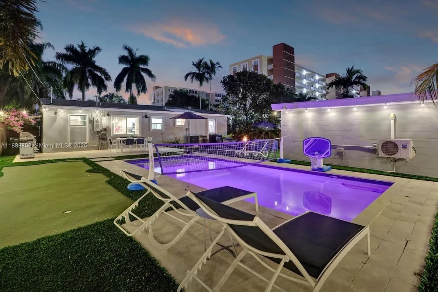 1124 NE 6th St, Hallandale Beach FL 33009