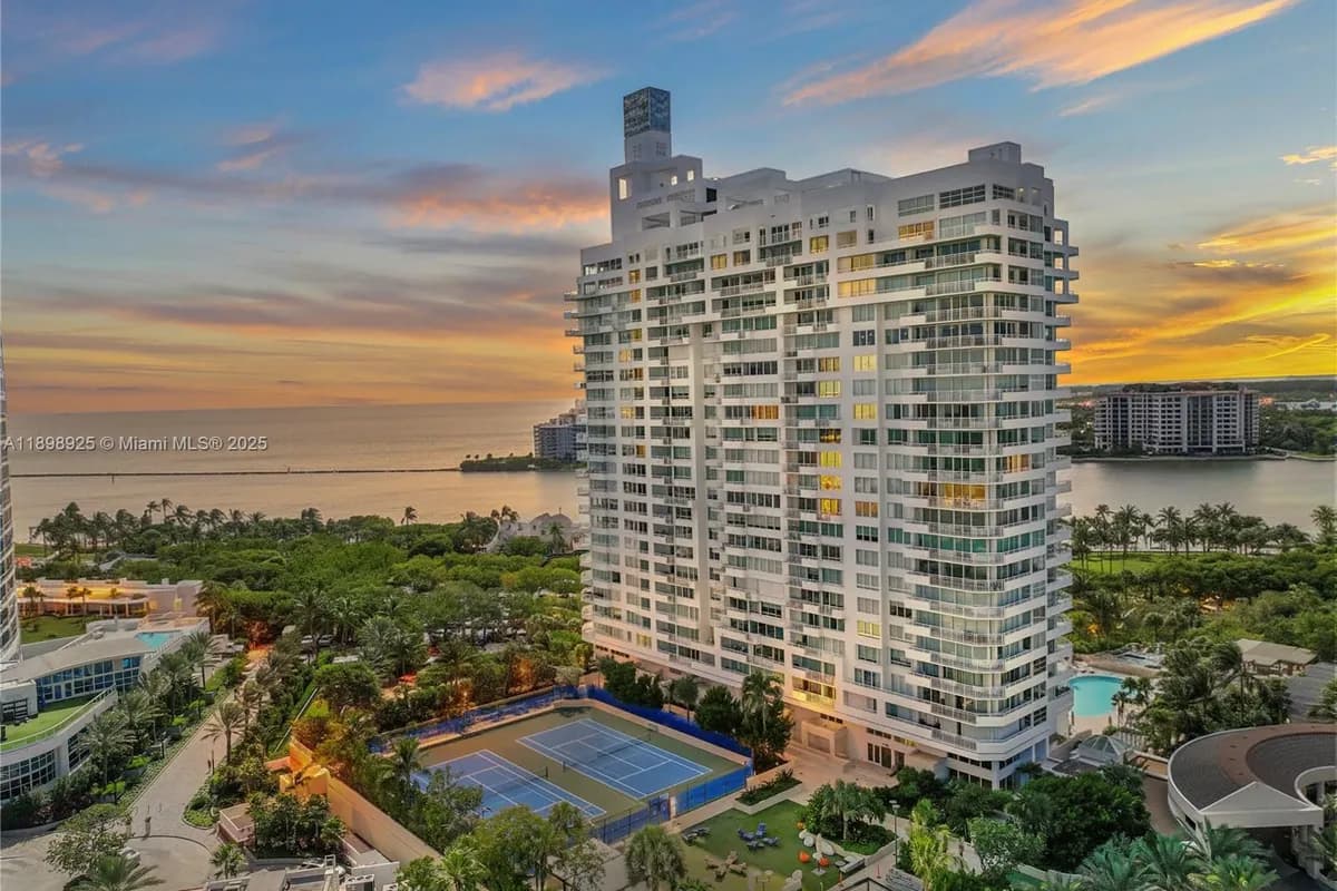 400 S Pointe Dr # 910, Miami Beach FL 33139