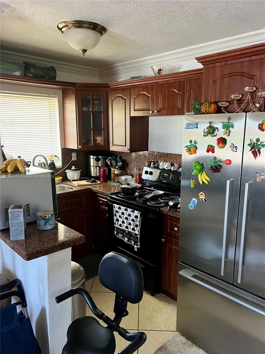 855 W 29th St # 11, Hialeah FL 33012