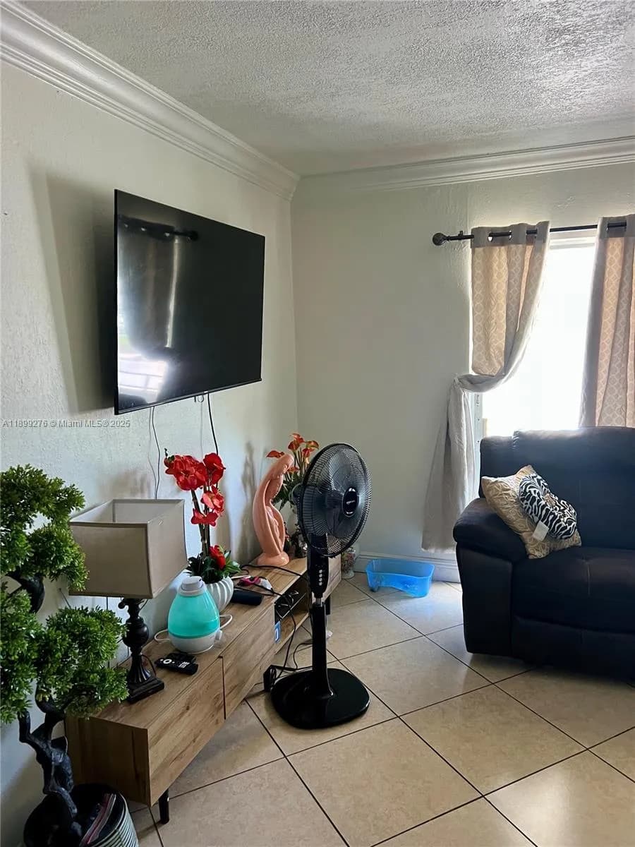 855 W 29th St # 11, Hialeah FL 33012