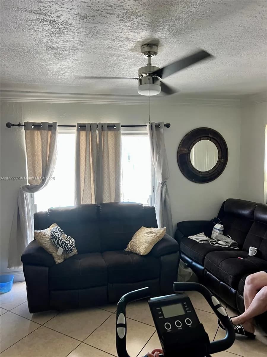 855 W 29th St # 11, Hialeah FL 33012