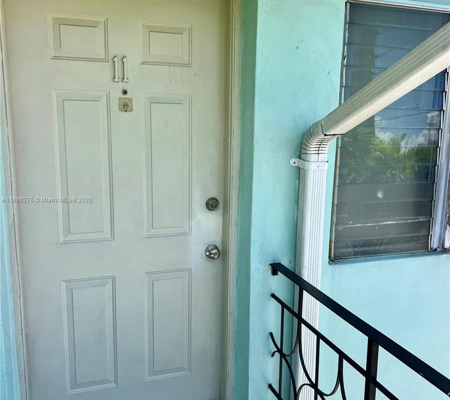 855 W 29th St # 11, Hialeah FL 33012