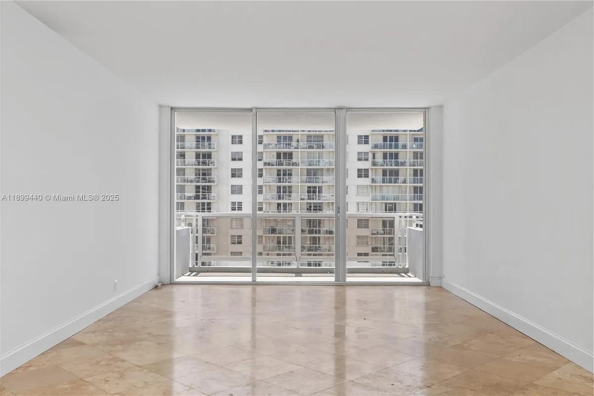 5700 Collins # 10D, Miami Beach FL 33140