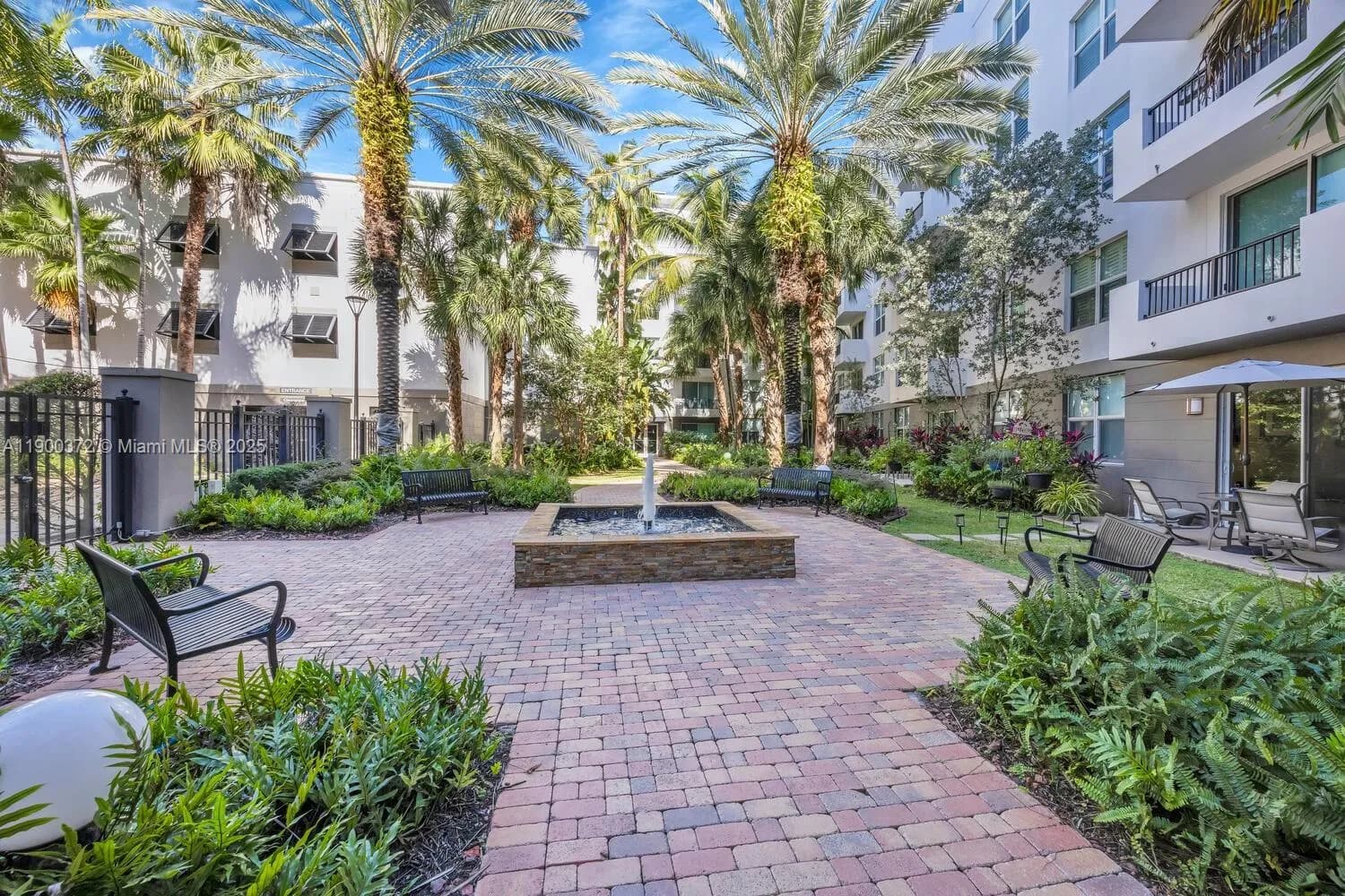 2421 NE 65th St # 211, Fort Lauderdale FL 33308