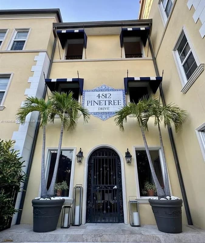 4812 Pine Tree Dr # 204, Miami Beach FL 33140