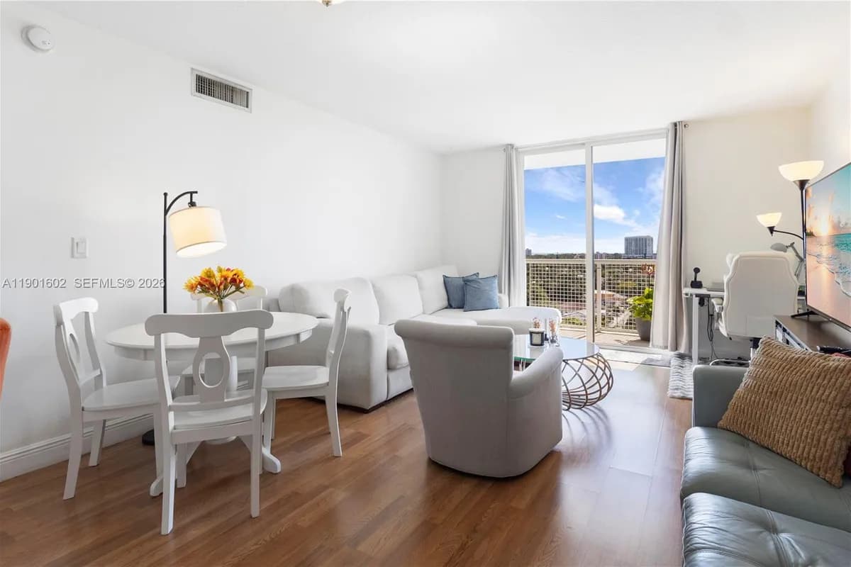 900 SW 8th St # 1009, Miami FL 33130