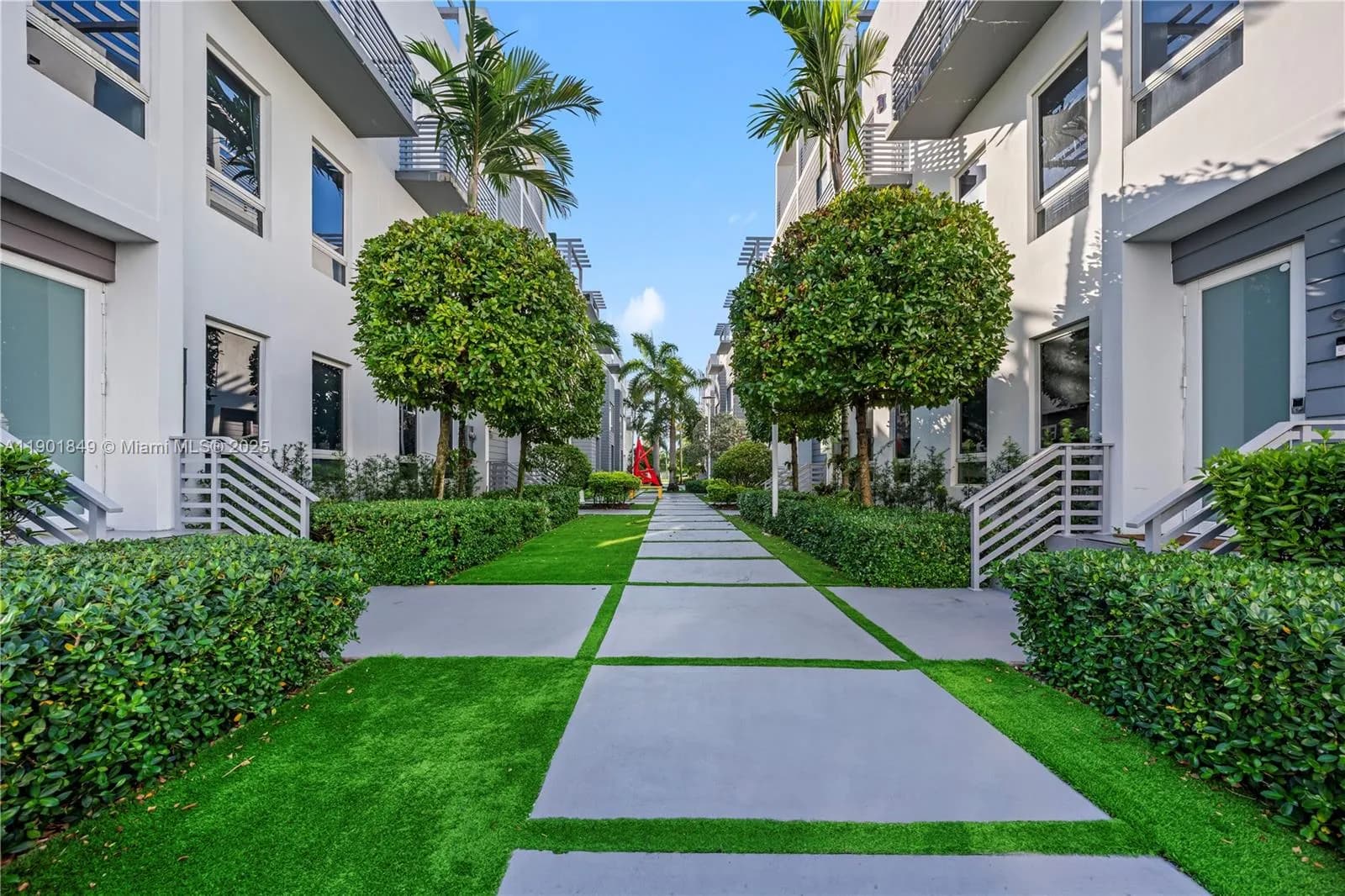 9153 NW 33rd St, Doral FL 33172