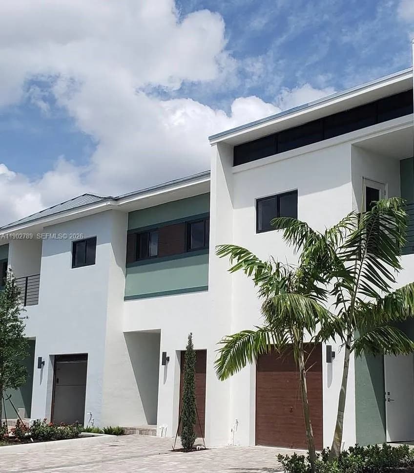 4416 NW 9th St, Plantation FL 33317