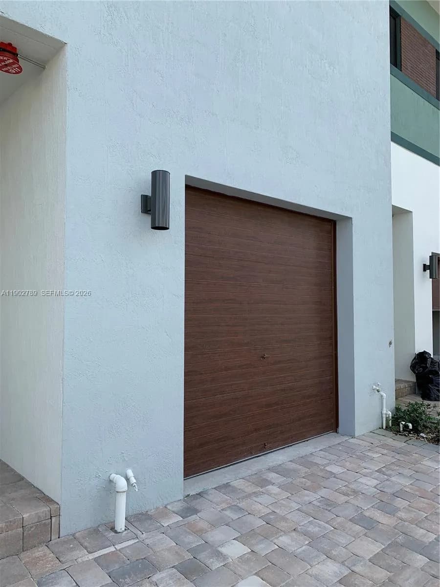 4416 NW 9th St, Plantation FL 33317