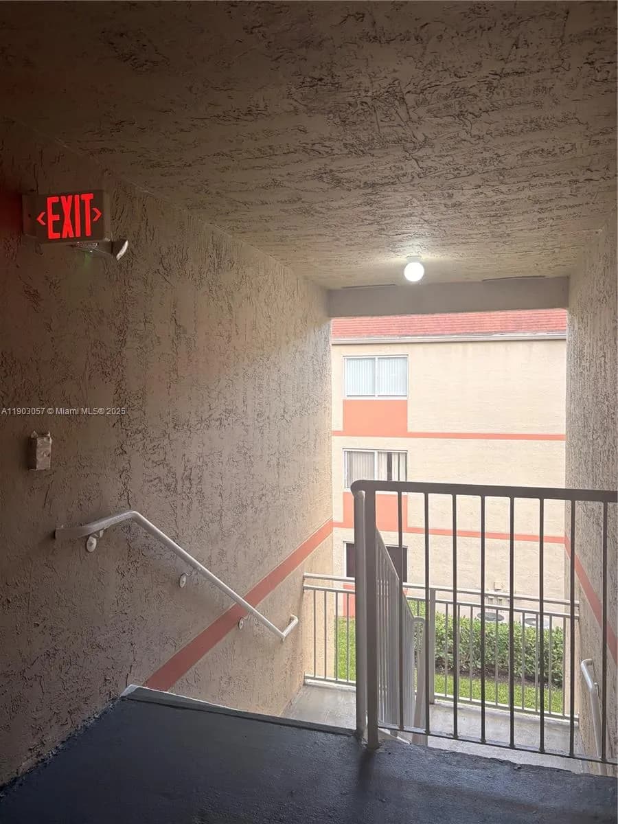 18850 NW 57th Ave # 306, Hialeah FL 33015